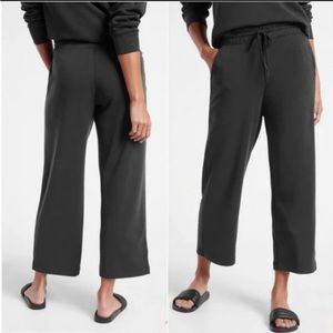 Athleta Seasoft Straight Pant - NWT                 Small Tall - Black